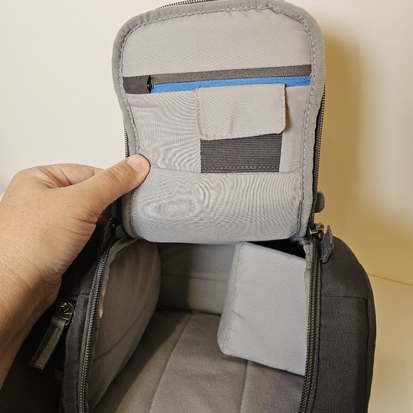 Case Logic grey small side access camera backpack - Picture 14 of 14